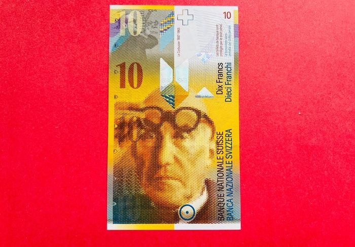 Switzerland  10 Francs  2000 ( Uncirculated )vertical.) Polymer . Pick 69 ( UNCIRCULATED )
