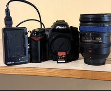 Nikon D90 DSLR Camera  Nikon 18 200mm VR Lens Complete Kit