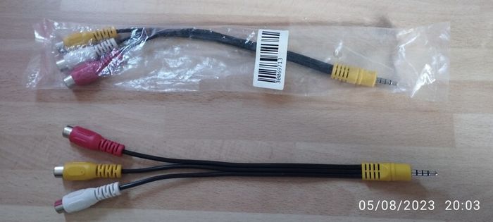 Female audio video cables x2