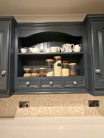 Kitchen with Quartz worktop and Appliances