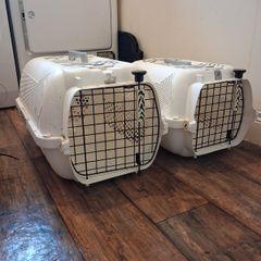Cat/pet  carriers