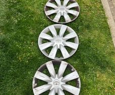 toyota avensis hubcaps