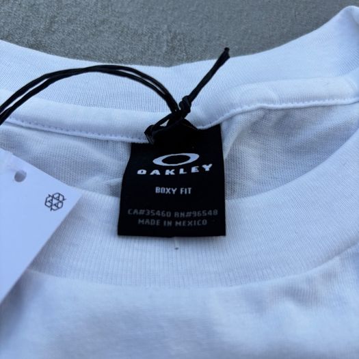 oakley T-shirt
