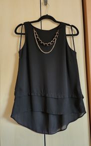 Black Top with removable metal chain