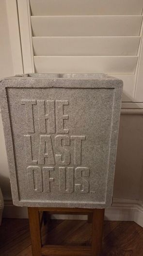 The Last of Us - Joel & Ellie Statue Post Pandemic Edition