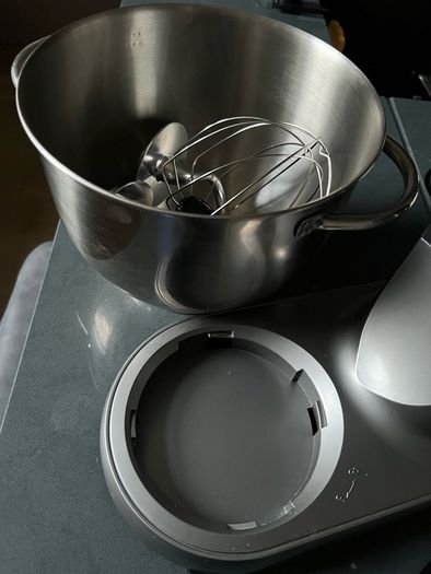Stand mixer with bowl and attachments (rarely used, as new)