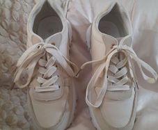 Four  pairs ladies shoes