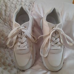 Four  pairs ladies shoes