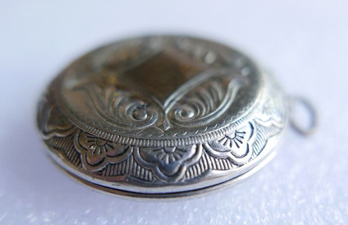 Vintage Photo Locket Pendant