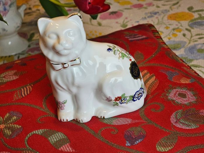 Royal Tara Cat