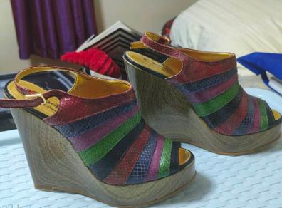 Ogetti by Carl Scarpa beautiful leather wedge heel shoes