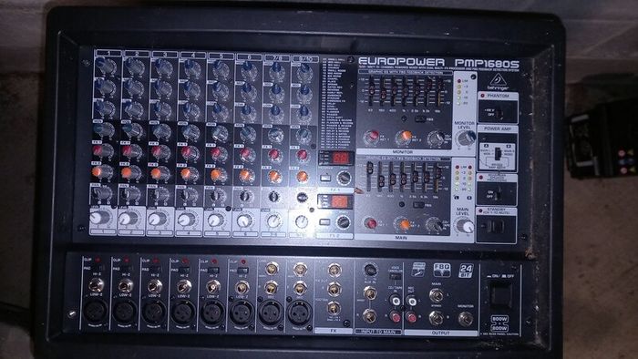 Behringer PMP1680S powered mixer
