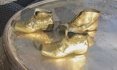 5 brass vintage shoes, boots, D18 post 6e