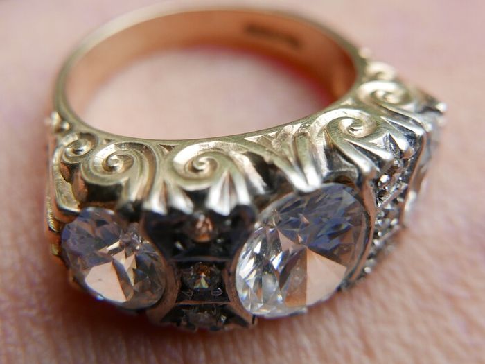 Vintage 9ct Solid Gold 375 Beautiful Trilogy Ring 10,2g
