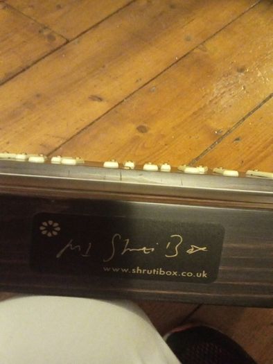 Shruti box
