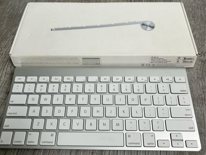 Apple A1314 Wireless Keyboard