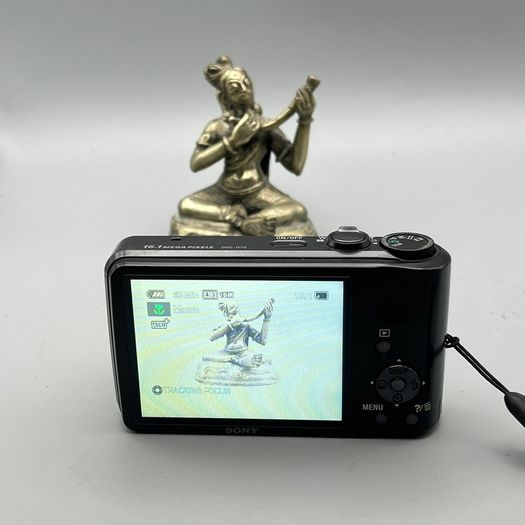 Sony DSC-H70 16.1MP Digital Camera Black - Full Kit