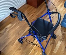 walking frame with wheels