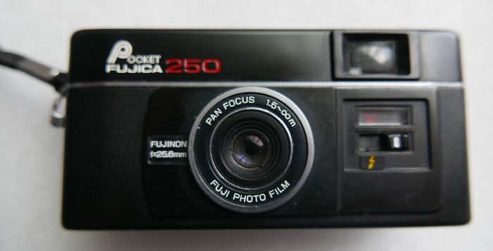 Pocket Fujica 250 film camera with original case