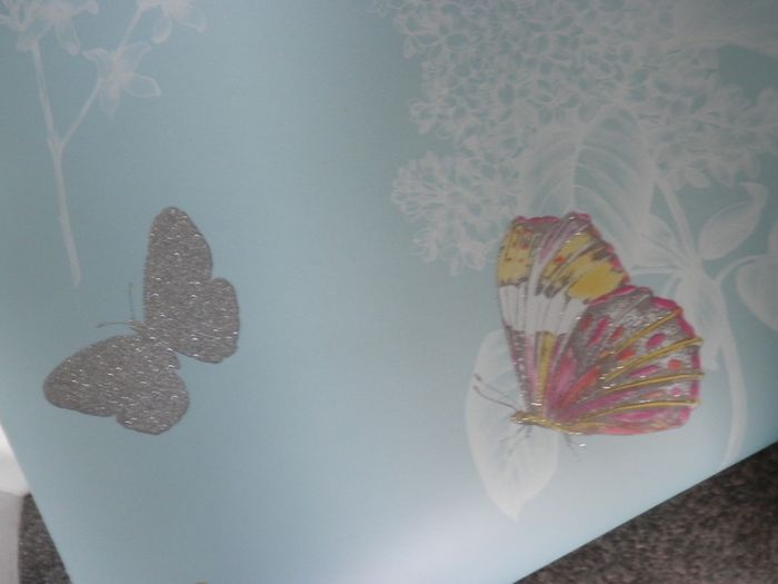 2 Full rolls of Arthouse Wallpaper. 5 euro