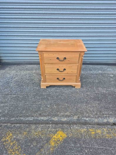 Pine 3-Drawer Bedside Locker