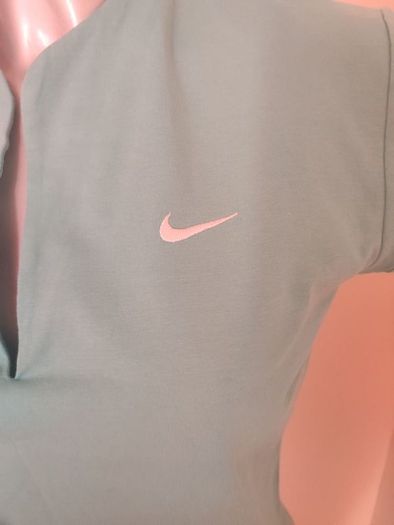 BNWT genuine Nike top size UK16/18 EU44/46 Postage included