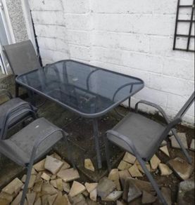 garden table & stackable chairs