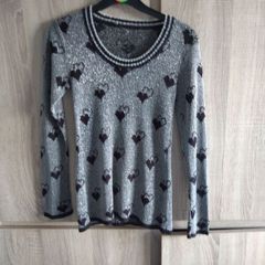 Silver sweater with heart motif fits 6 8 10