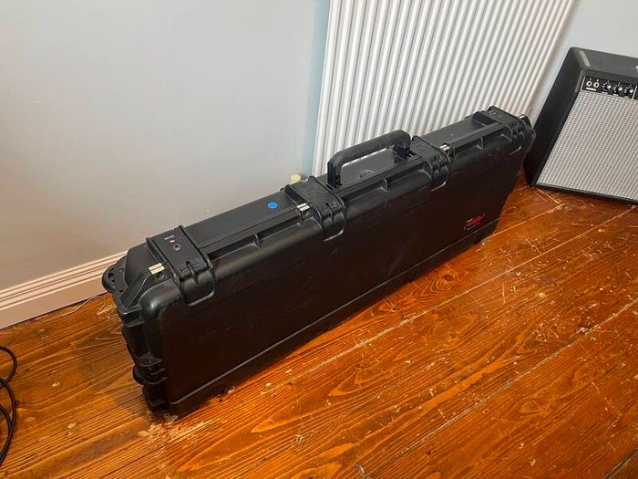 Sk8 Guitar Flight Case with wheels!!  iSeries Waterproof Strat/Tele Flight Case Model: 3i-4214-66
