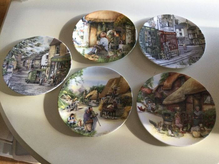 Collectible Royal Doulton Plates X 5.