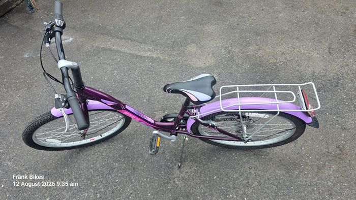 24inch Girls Bike   Excellent Condition  Gears Rack & Mudguards