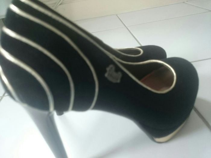 Feud London black suede heels size 5