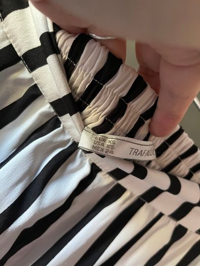 ZARA B&W wide leg stripped culottes Size XS/8