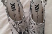 Xti sandles size 4