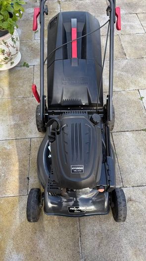 Almost new Pro Lawn Hyundai Self drive lawnmower 46 cm cut 139 cc engine. Year manufacturing 2022.