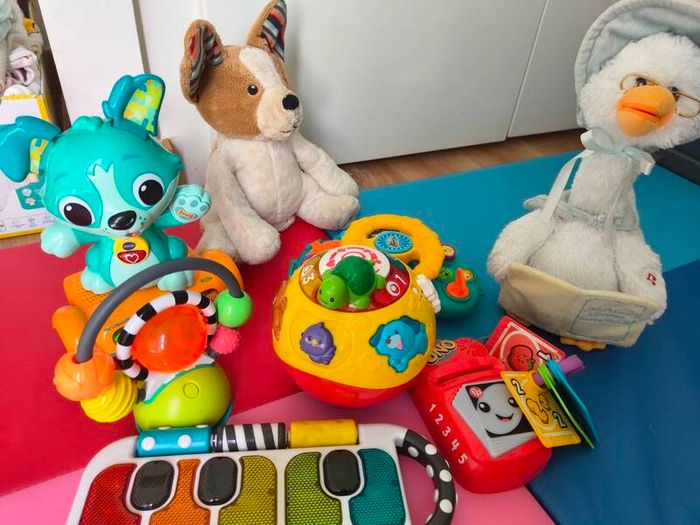 9 baby toys bundle in very condition