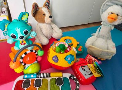 9 baby toys bundle in very condition