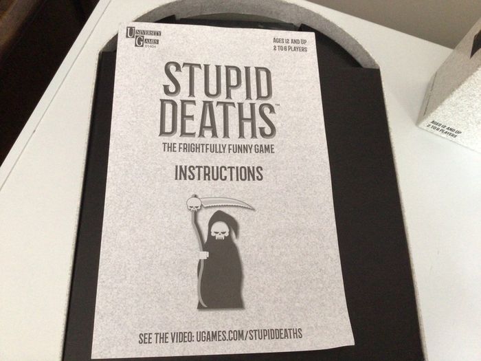 Stupid Deaths Board Game complete