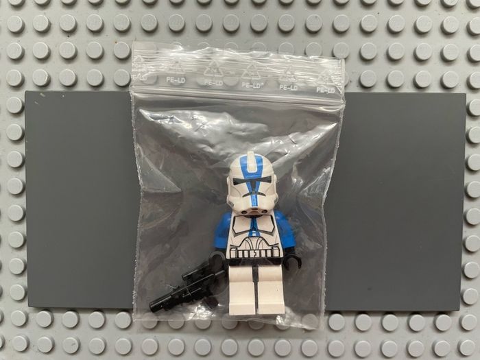 lego Star Wars sw0445 Clone Trooper, 501st Legion (Phase 2) minifigure- Blue Arms, Large Eyes