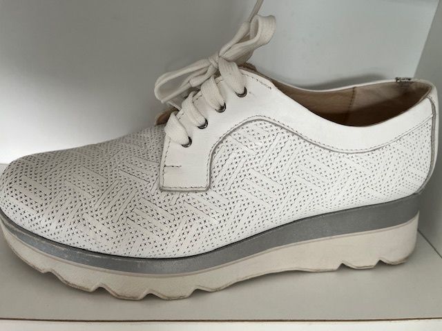 Ladies PITILLOS Winter white / cream wedged SOFT LEATHER Shoes boots Size 39 Uk 6. High Quality.  In really super condition