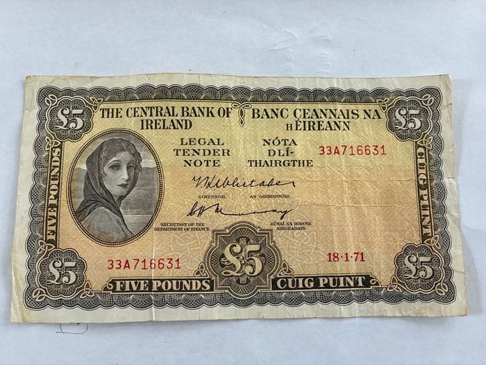 Lady Lavery 5 Pounds 1971 Fine