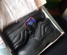 Brand new safety boots - size8