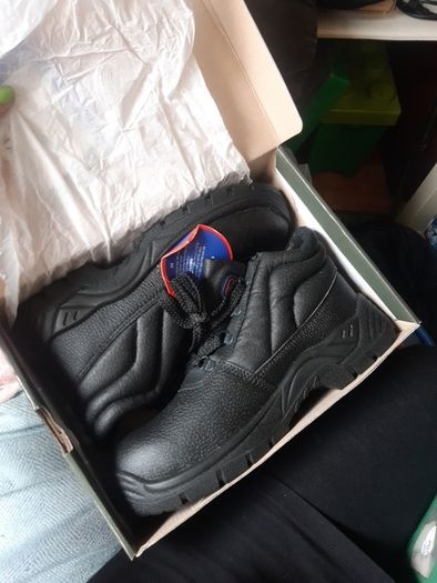 Brand new safety boots - size8