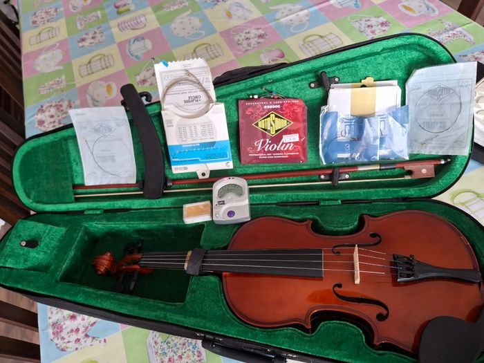 Heartland 4/4 Student Violin bundle