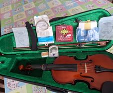 Heartland 4/4 Student Violin bundle