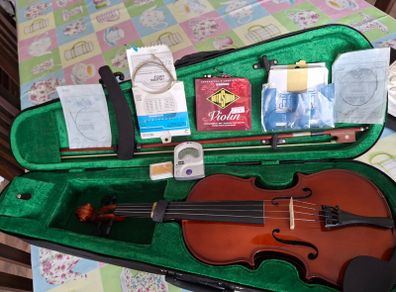 Heartland 4/4 Student Violin bundle