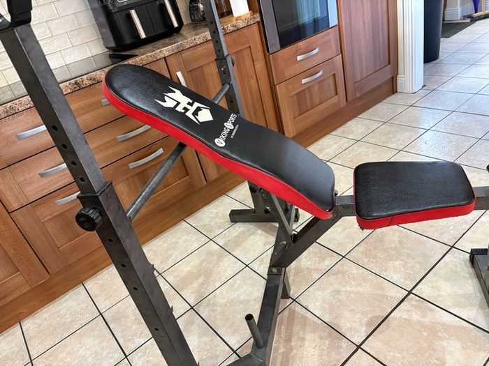 Cheap Gym Weightlifting Bench.