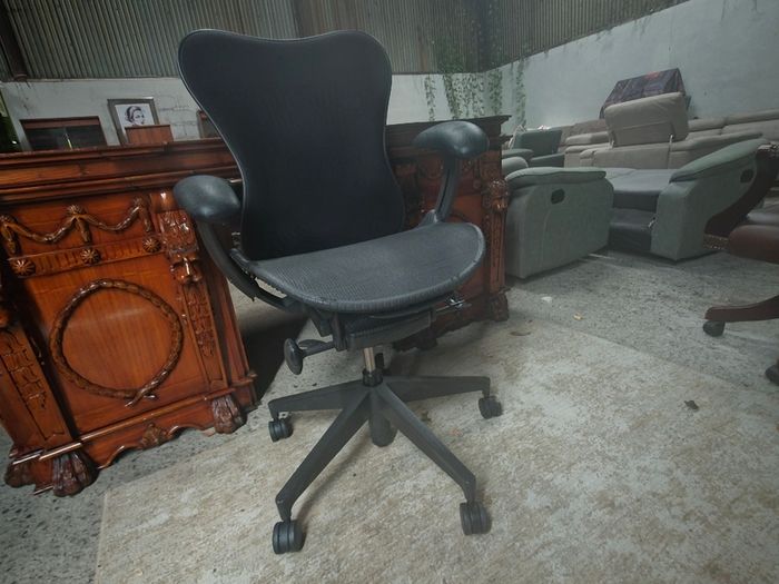 Herman Miller Mira 2