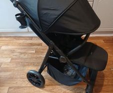 zummi nuvo stroller- brand new