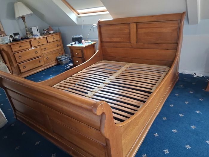 sleigh bed